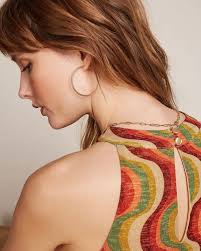 La glycine se plait bien sur la façade en compagnie des jolies fleurs de  chez Bernard Deutsch 🥰 #celestestrasbourg #boutiqueindependante  #grandruestrasbourg #facadevegetalisee #glycine #bijoux #papeterie  #vetements #deco #sacs #savons #ideecadeau ...