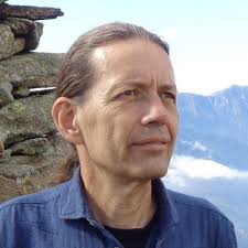 In deze oude boerderij in verbouw heb ik vorige week deze leemkachel met  verwarmde bank opgeleverd. Het vermogen van de kachel is door de bouwwijze  afgestemd op de warmtebehoefte van de woning