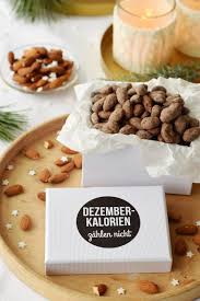 Dezember Kalorien Zahlen Nicht Das Susseste Etikett Zum Gratis Ausdrucken Und Ein Schnelles Rezept Fur Leckere Weihnachtsmandeln Rezepte Lecker Kalorien Zahlen