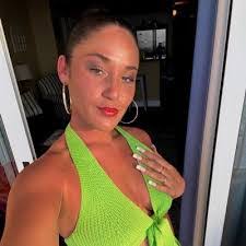 Lauren Hancock's Instagram, Twitter & Facebook