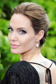 She had almost all the stars aligned, except for her boxy, overly prominent nasal tip. Thelist Angelina Jolie Makeup Angelina Jolie Photos
