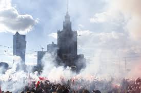 W jednym z umówionych wcześniej punktów zbiera się pluton ak pod dowództwem czarnego. Godzina W Warszawa 2020 Mieszkancy Stolicy Upamietnili 76 Rocznice Wybuchu Powstania Warszawskiego Warszawa Nasze Miasto