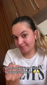 Transformação de Botas: Pintando de Prata para Preto