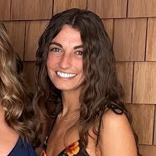 Danielle Kemp's Instagram, Twitter & Facebook