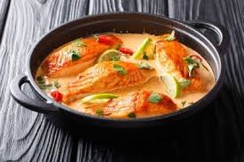 Recette Curry Thai De Saumon Au Lait De Coco Supertoinette Recette Recette Pave De Saumon Recettes De Cuisine Recette Poisson