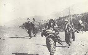 لا بل إن الزعيم النازي أدولف هتلر، عندما قرّر غزو بولندا، عام 1939، طلب من جنرالاته أن يقتلوا كل من ينتمي إلى العرق. Ø¹Ø´Ø± Ø­Ù‚Ø§Ø¦Ù‚ Ø­ÙˆÙ„ Ø§Ù„Ø¥Ø¨Ø§Ø¯Ø© Ø§Ù„Ø£Ø±Ù…Ù†ÙŠØ© Ø±ØµÙŠÙ 22