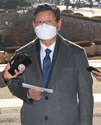 연합뉴스 이용구 법무부 차관이 변호사 신분이던 지난달 초순 술에 취해 택시 기사에게 욕설을 하고 멱살을 잡았지만, 경찰이 단순 폭행으로 간주해 내사종결 처리한 것으로 나타났다. æª¢ ìì  ë³í¸ì¸ ì§ê³ì í¬ìì ë°ì¹ Vs ì´ì©êµ¬ ë¬¸ì ë ê² ìë¤ ë´ì¤ ëìë·ì»´
