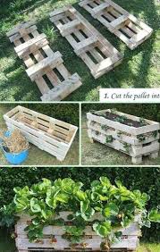 10 Platzsparende Gartenideen F R Erdbeerg Rten Gartendiy Garten Diy In 2020 Gartenarbeit Erdbeeren Garten Paletten Garten