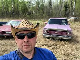 What is the name of the company that sold backpacks and gun cases at the  gun show?