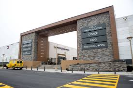 Book Our Outlet Collection Of Niagara Falls Package Today And Receive A 25 Gift Card Towards Your Favorite Store Road Trip With Kids Canadian Holidays Niagara