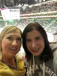 Kari Oakes's Instagram, Twitter & Facebook