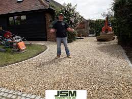 Gravel and shingle driveways can really add style, convenience, and value to a home, as well as creating a new, fresh appearance, particularly in towns. New Gravel Driveway In Northampton
