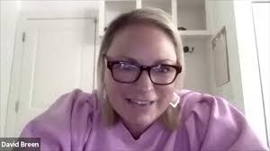 Shelley Breen's Instagram, Twitter & Facebook