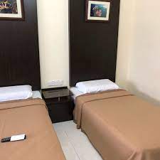 Resort yang berasaskan elemen kayu dan rumah kampung merupakan satu keunikan dan suasana yang berbeza kepada pengunjung selain. Pusat Latihan Lkim Camar Laut Sepang Bagan Lalang Sepang