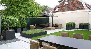 rodenburg tuinen modern dakterras in utrecht met kunstgras en moderne betontegels een onderhoudsvriendelijke tuin met alumi tuin daktuinen modern tuinontwerp