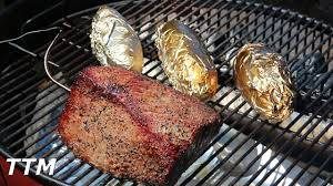 Perfectly roasted bottom round roast with garlic and thyme goldilocks finds manhattan. Bottom Round Roast On The Weber Kettle With The Slow N Sear Youtube