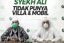 Partikel pun ditulis terpisah dari kata yang mendahuluinya, kecuali pada gabungan yang lazim dianggap padu yang ditulis serangkai dengan kata yang mendahuluinya. Keluarga Ungkap Syekh Ali Jaber Tak Punya Rumah Ataupun Mobil Pribadi