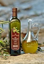 Olio Extravergine Di Oliva Filtrato Colore Verde Brillante Limpido Sapore Fresco E Delicato Garantiscono Olive Oil Bottles Olive Oil And Vinegar Oil Bottle