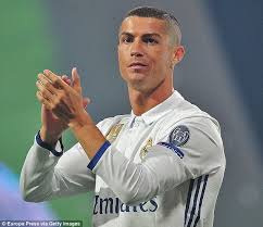 Weitere ideen zu ronaldo, ronaldo cristiano, friseur. Cristiano Ronaldo Frisur Juni 2018 Neue Frisuren Ronaldo Hair Ronaldo Haircut Christiano Ronaldo