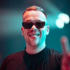 Life lately.. Fully recharged for festival season! 🔋☀️🌴🎤❤️‍🔥