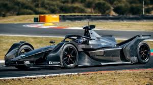 Check spelling or type a new query. Mercedes Absolviert Ersten Shakedown Mit Neuem Formel E Auto Eurosport