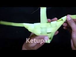 Cara Membuat Ketupat Sungu Atau Ketupat Tanduk Dari Daun Lontar Kelapa Tanduk Daun