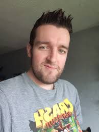 Hi everyone, my name is Seth I'm 27. I'm single and looking to date. I'm a  huge comic book movie fan, my favorite Marvel superhero is Spider-Man, I  love that movie so