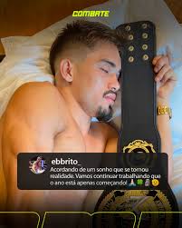 BRUNO BRITO LEVA O CINTURÃO PARA CASA! 🥇 O atleta brilhou e se consagrou  campeão na categoria 55kg no Attack Fight no último sábado! 💥 *Contém  texto alternativo #AttackFightNoCombate