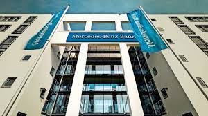 The bank offers deposit banking services, credit cards, refinancing services, investment products, and truck insurance. Stuttgarter Autobank Mercedes Benz Bank Baut Neugeschaft Aus Wirtschaft Stuttgarter Zeitung