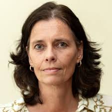 Na maanden van filmen, monteren en vlaai eten is 'Vlaai Away' dan toch  eindelijk bijna klaar! In deze korte documentaire blik ik terug op mijn  Limburgse afkomst. Nu ik zelf moeder ben,