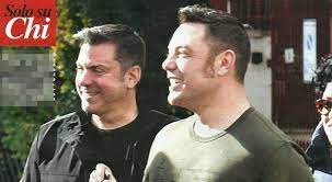 Maybe you would like to learn more about one of these? Tiziano Ferro Dopo Sanremo Ritorno Alle Origini Vacanze A Latina Col Marito Victor Allen Il Mattino It