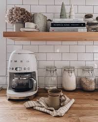Annie Daoust Bloom Cie Sur Instagram J Ai Ajoute Ma Premiere Petite Touche De Noel Dans Notre Cuisine Et Je M Beautiful Interiors Sweet Home Kitchen