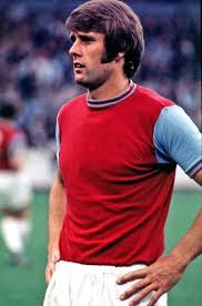 Sir geoffrey charles hurst mbe (born 8 december 1941) is an english former professional footballer. Geoff Hurst West Ham United 1971 Futbol