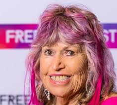 Amazon.com: The Power of 100: 100 International Women Share Powerful  Stories of How to Stay Focused