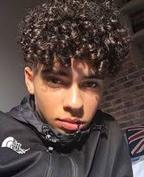 Les coupes de cheveux tendance en 2020 elle. 32 Idees De Coiffures Pour Homme Frise Coiffures Pour Homme Frise Coiffure Homme Coupe De Cheveux