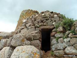 Einige nuraghen sind etwa 20 meter hoch, der höchste bekannte nuraghe arrubiu erreichte eine höhe von 25 bis 30 metern. Feen Riesen Und Nuraghen Die Alten Kulturen O Solemio