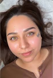 Hannah Larkins's Instagram, Twitter & Facebook