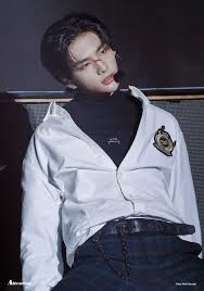 ヒョンジン) was born on march 20, 2000 (age 21) in seoul, south korea. Stray Kids Hyunjin Is Too Sexy For Their Maknae I N Koreaboo