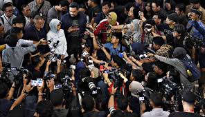 Peran humas adapun focus penelitiaannya adalah peran apa yang telah. Komunikasi Krisis Dengan Media Belajar Dari Kasus Pln