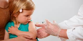Vaccinarea ror (impotriva rujeolei, oreionului si rubeolei) a fost introdusa in schema de imunizare din românia din 2004. Miracolul Romanesc Oficial Copiii VaccinaÈi Nu Fac Nici MÄcar ReacÈiile Adverse PrevÄzute In Prospect AutoritÄÈile Nu Sunt Preocupate De Raportarea Rapi Iar Datele Contabilizate De InstituÈii Sunt Contradictorii Activenews