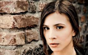 Entdecke dieses bild von aylin tezel sowie 31 bilder auf filmstarts.de. Kqjea5dqs8yirm