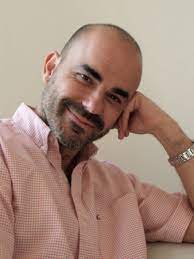 Entrevistamos al escritor eduardo sacheri, reconocido con el premio alfagüara 2016 por su novela la noche de la usina. Author Eduardo Sacheri
