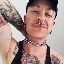 Cadena de cuello de acero inoxidable MED, suave al tacto, pesada pero lo  suficientemente ligera para usar a diario.