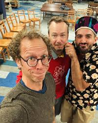 Chekez ça la belle gang de clowns! 😁😍 Ces jours-ci, pour la  @caravanephilanthrope et aux côtés de mon merveilleux complice Fred  Pelletier,