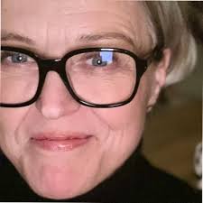 Så tacksam! Och lite stolt idag! Bild 1, klassfoto åk9. Enligt  avslutningsboken som jag skrev i åk9 ville jag bli idrottslärare, bo i  Helsingborg i ett radhus och ha familj. Bild 2,