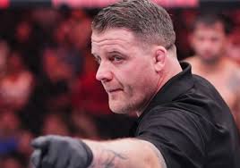 El árbitro que actuó en el Topuria vs Holloway estará presente en España en  el evento de WAR 4