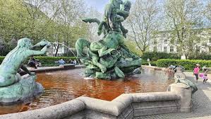 Hamburgs schönster Brunnen sprudelt rot – Bezirksamt rätselt