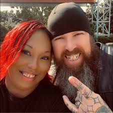 Binging Sopranos. Meadow was apparently a NEVERMORE fan. Va Fangool ! lol