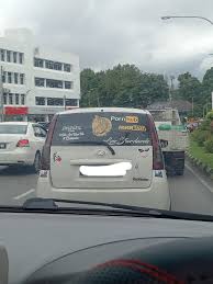 车镜贴色情字眼掀网议网轰车主：“教坏小孩子” - 国内- 全国综合