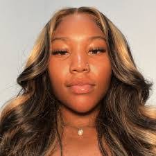 Leah Pollard's Instagram, Twitter & Facebook